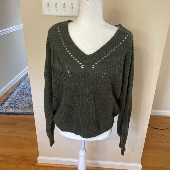 Francesca’s NWT Kelsey V-neck Sweater In Dark Olive Size Medium - Picture 1 of 8